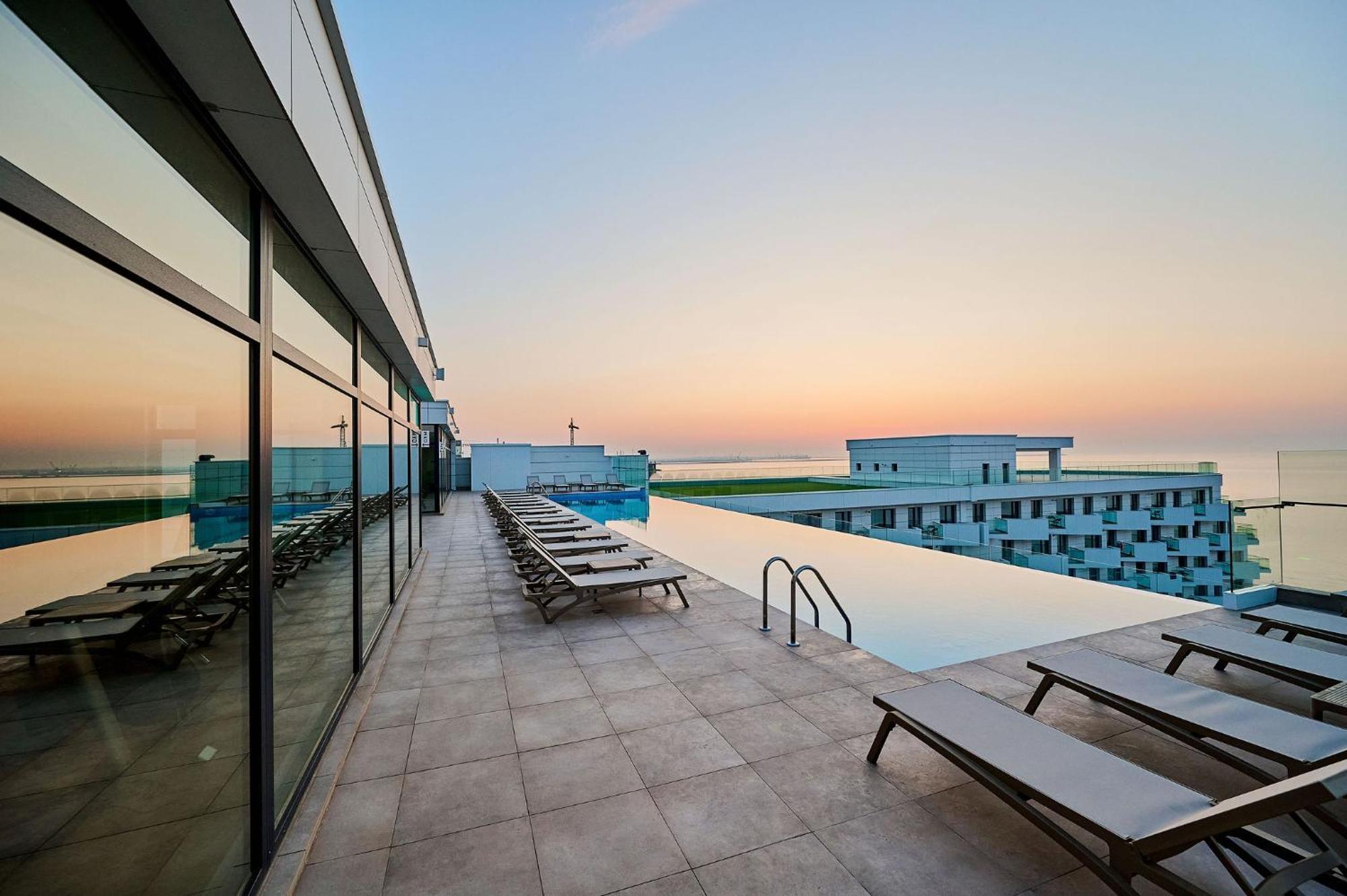 Beach Bliss Apartment In Infinity Beach Resort Parking Mamaia Dış mekan fotoğraf