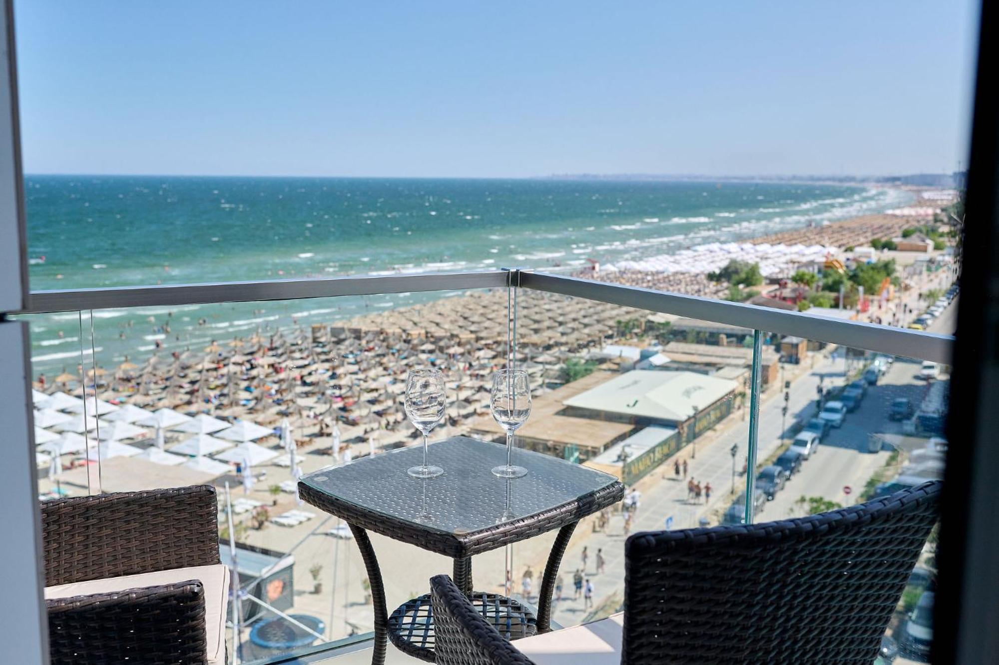 Beach Bliss Apartment In Infinity Beach Resort Parking Mamaia Dış mekan fotoğraf